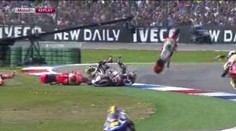 VIDEO: Když vzduchem létají motorky i piloti jsou jako hadroví panáci