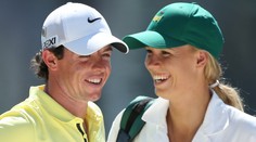 Golfista McIlroy líbal caddyho! Byla jím jeho tenisová kráska Wozniacká