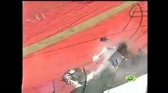 VIDEO: Neuvěřitelně zničující nehoda trucků, při které se utrhla kabina