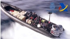 Španělská policie dostihla po pěti hodinách člun se dvěma tunami drog