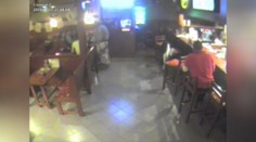 Zastali se barmanky a skončili v nemocnici. Video brutální bitky!
