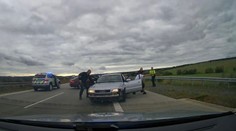 Zdrogovaného řidiče zastavili policisté při honičce speciálním manévrem