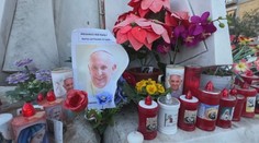 Papežovi selhávají ledviny. Prognóza je nejistá, tvrdí Vatikán