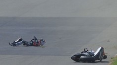 VIDEO: Espargaró měl ošklivou bouračku, trať opustil na nosítkách