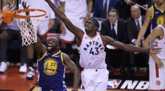Toronto zahájilo finále výhrou! Siakam vyškolil Warriors 32 body