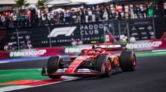 Pole position v Mexiku urval Sainz, Piastri a Pérez selhali