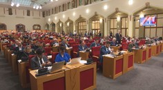 Piráti odmítli Pospíšila pustit na rodičovskou dovolenou. V pražské koalici to vře