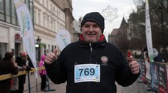 Muž upadl na náledí, po třech dnech v nemocnici zemřel! Město vinu odmítá