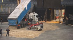 O2 arena se mění na parkurové kolbiště. Nad ledem bude 600 tun písku
