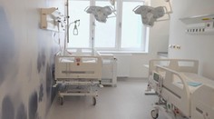 Po smrti miminek se do nemocnice vrací porodník. Lidé kvůli němu sepsali petici