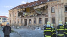 Policie vyšetřuje explozi domu ve Znojmě. Rodiny před Vánoci přišly o domov