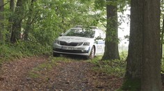 Při houbaření se ztratila seniorka. Telefon u sebe neměla, hledala ji i policie