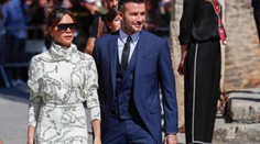 Beckhamovi se opět směje celý svět. Tentokrát si z něj vystřelila manželka