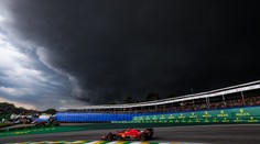 Šílené, popsal bouři Verstappen. Divák natočil, jak nad ním odletěla střecha