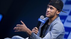Neymar šokoval: Holím si nohy a padám schválně!