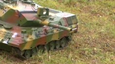 VIDEO: Vojenská přehlídka miniatur