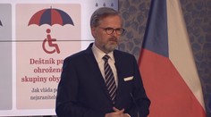 Vláda nám nepomůže, myslí si Češi. Bojí se chudoby, ukázal průzkum
