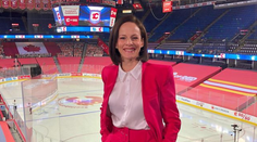 Pozor, u mikrofonu žena. Komentátorka NHL přepisuje historii, jak se vám líbí?