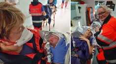 Honzík pospíchal na svět. Narodil se nečekaně rychle už v sanitce