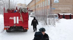 Kluci na sebe ve škole vytáhli nože. Zranili deset žáků a učitelku