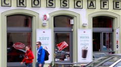 Kavárenský řetězec zavírá prodejny v Praze! Vládní pomoc nestačila