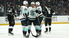 Divoký zápas v NHL, střelci se utrhli ze řetězu. Padlo hned 17 branek