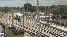 Železniční výluka mezi Hradcem a Pardubicemi končí, práce ale pokračují