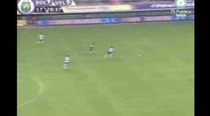 Gól hlavou ze 40 metrů rozhodl argentinské derby. VIDEO