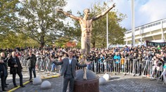 Zlatan má svou sochu v rodném městě! Pózuje jako polonahý střelec