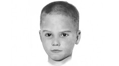 V krabici našli mrtvého chlapečka. Konečně se ví, kdo to je