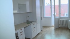 Žít sám se v některých krajích stává luxusem. Bude hůř, varují ekonomové