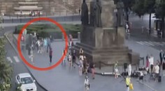 Drama na Václaváku: Milenci se procházeli, muž je zmlátil! VIDEO