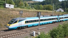 Pendolino projelo na červenou! Hasiči pomáhali stovce cestujících
