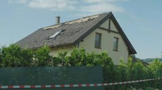 Policie zná pachatele, kteří se na Náchodsku vloupali do domu poškozeného výbuchem