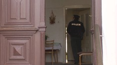 Bezdomovci se ubytovali u seniorky. Po vyhazovu se do bytu vloupali