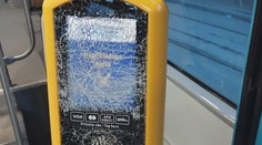 Mladík rozbil v tramvaji platební terminál. Pohádal jsem se se ženou, hájil se