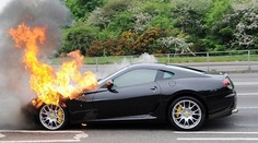 Další Ferrari spontánně vzplanulo