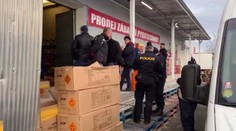 Prodejci nabízí zakázané petardy. Inspektoři si na ně došlápli
