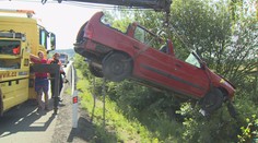 Návrat z noční skončil tragicky, řidič narazil do stromu a nepřežil