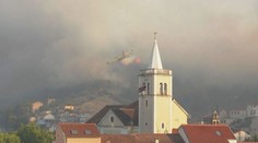 Požár v Dalmácii se daří dostat pod kontrolu. Pomohla armáda i satelit
