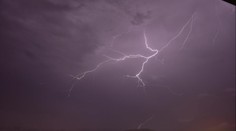 Meteorologové určili, kde za pár hodin udeří bouřky. Hrozí kroupy a prudký vítr