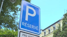 Karlovy Vary bojují s nedostatkem parkovacích míst. Vzniknou nové zóny