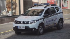 Po Ústí nad Labem pobíhal nahý muž. Byl zmatený, vulgární a skončil na záchytce