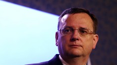 Premiér vzkázal Senátu: Žaloba na Klause je ubohost, hanba vám!