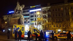 Muž si v Praze podřezal žíly přímo pod sochou svatého Václava