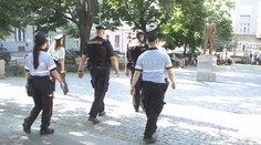 Policie vyrazila na partu grázlů na Letnou! Jednoho z nich zadržela