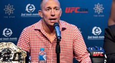 Georges St-Pierre byl uveden do UFC Síně slávy. Na ceremoniálu nebyl