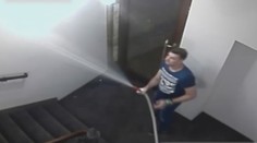 VIDEO: Neznámý vandal vytopil hotel v Karlových varech! Pátrání