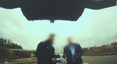 Dva policisté zastavovali jen luxusní auta. Měli od řidičů brát úplatky