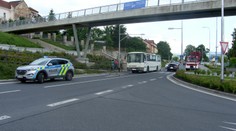 Autobus srazil u nádraží dva chodce! Jeden na místě zemřel